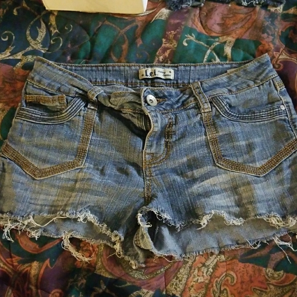 L.e.i. Size 11 juniors shorts jean worn lei