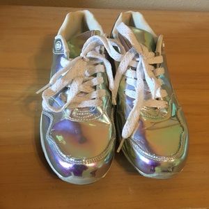 Holographic shoes