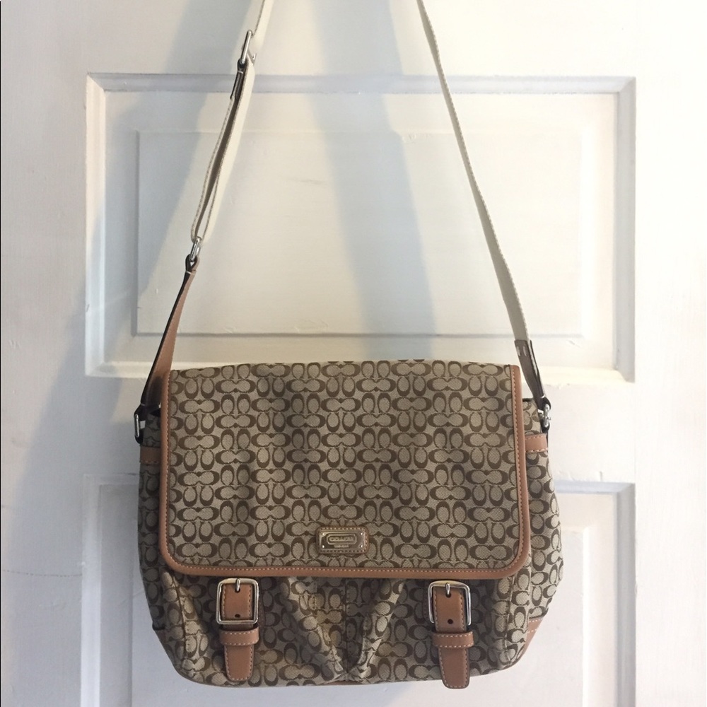 Authentic Coach messenger bag. Has tags.