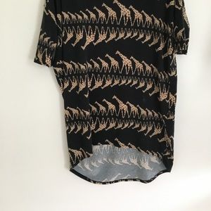 Giraffe print lularoe shirt- never worn before