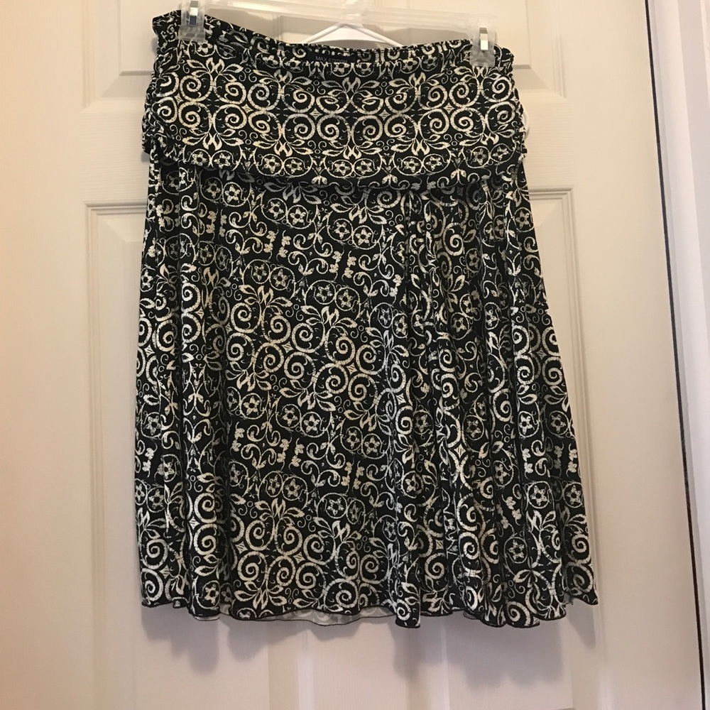 SOLD EUC Black and Cream Skirt