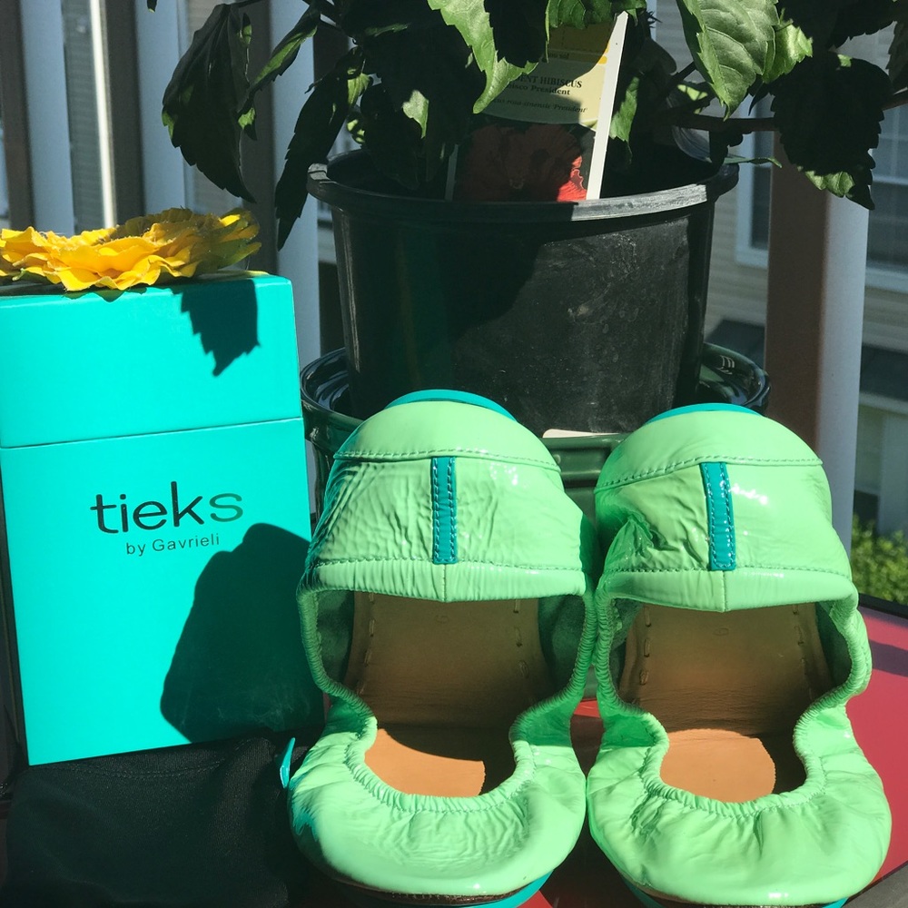 🌸 Tieks 9 Mint Patent 🌸 EUC 🌸