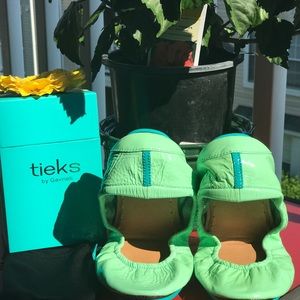 🌸 Tieks 9 Mint Patent 🌸 EUC 🌸
