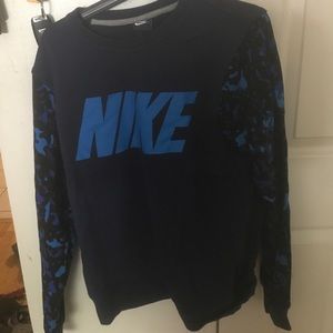 Navy blue camo Nike crew neck sweatshirt