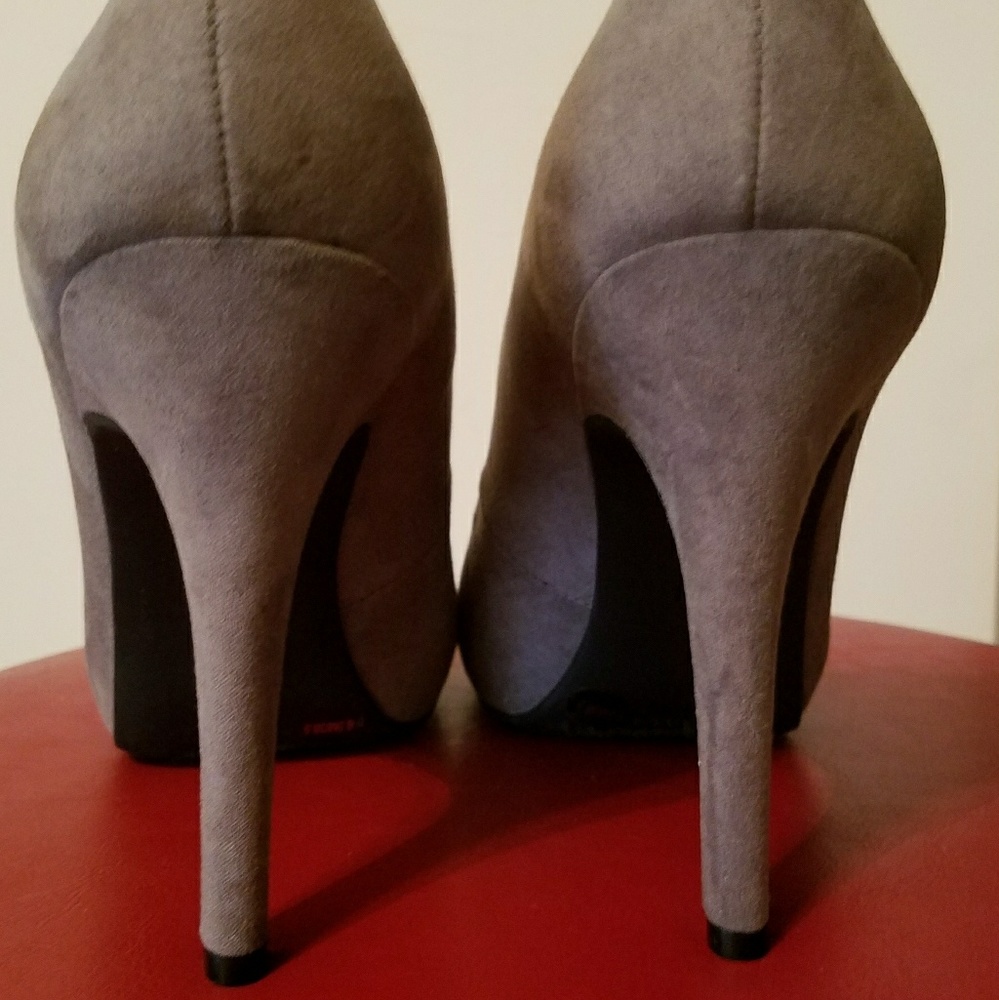 Grey Suede Jessica Simpson Pumps