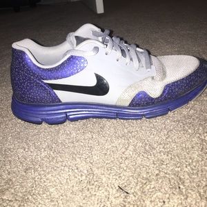 Men's size 11 Nike shoes