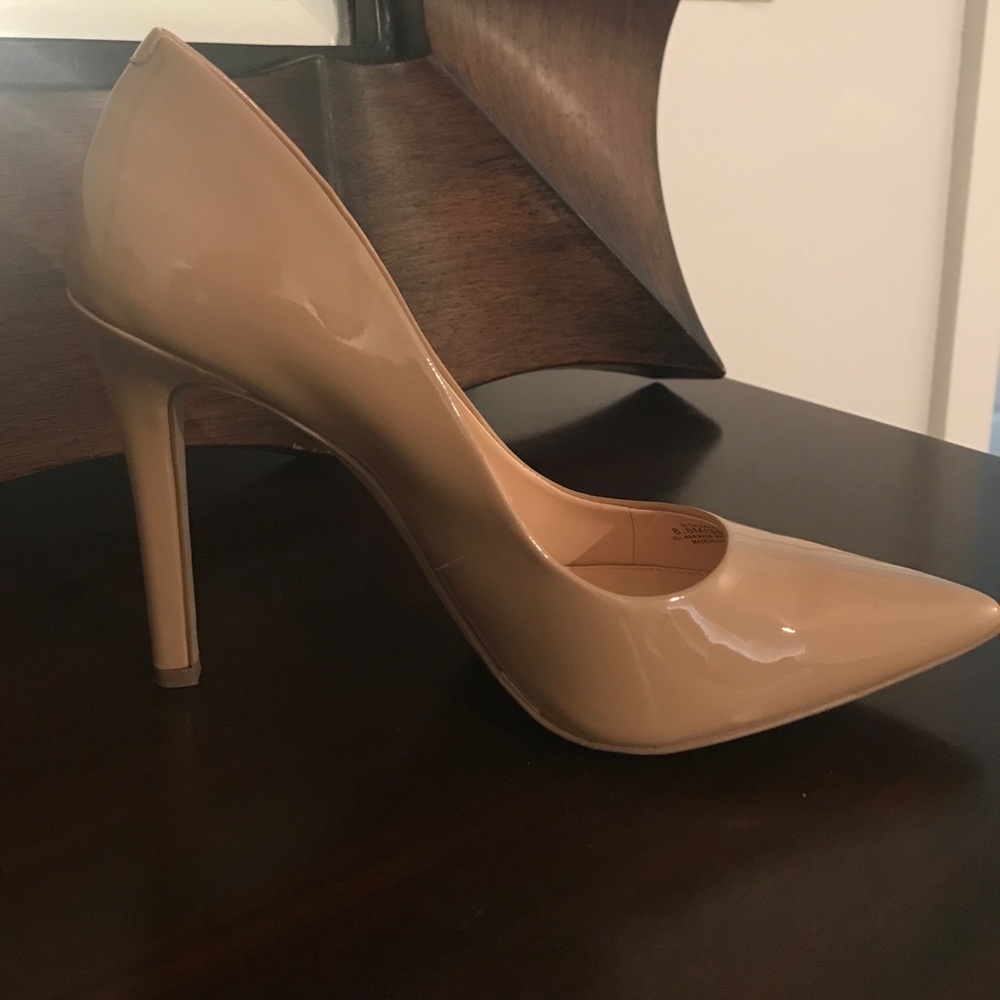 Nude pointy toe pumps