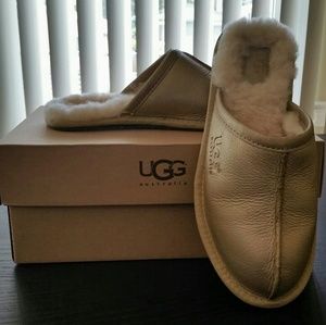 NEW-never worn UGG Slippers