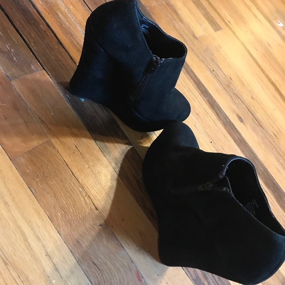 Black heels - Picture 2 of 3