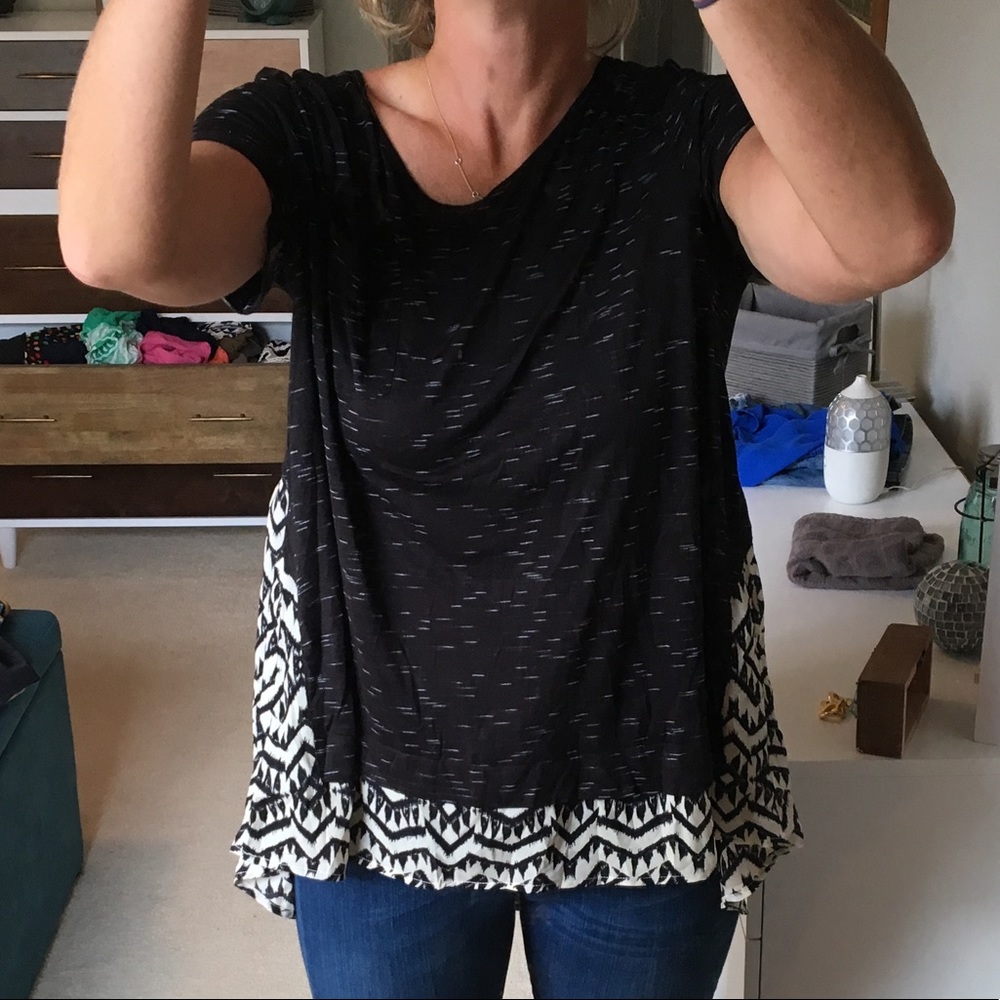 Black and white flowy cap sleeve t