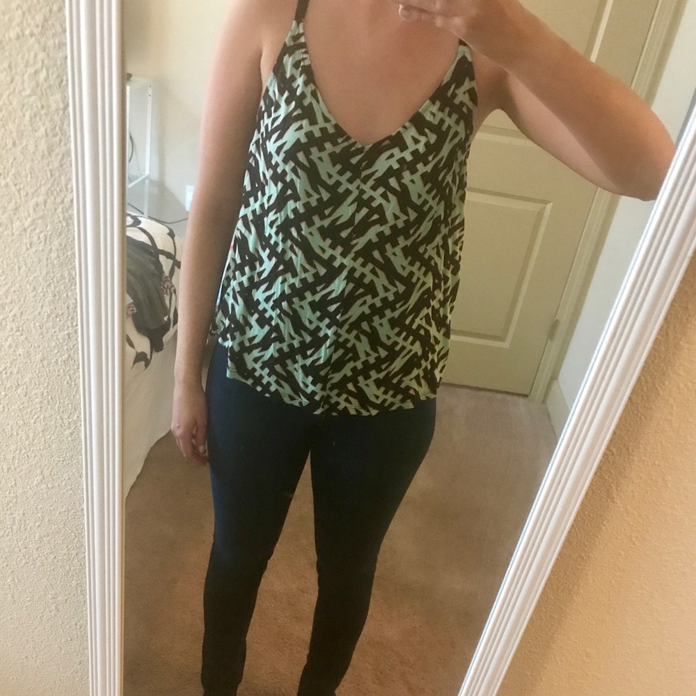 Patterned tank