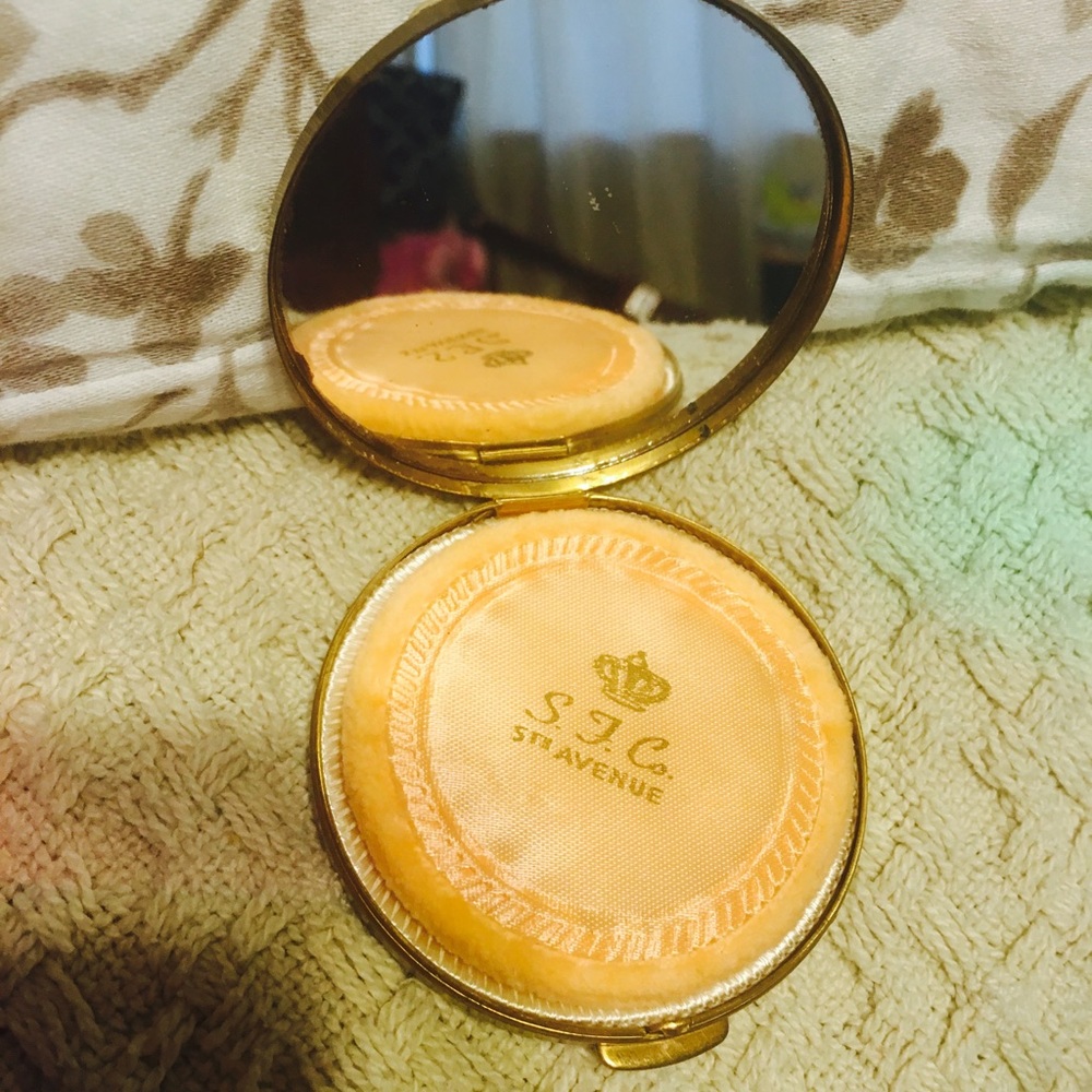 Vintage (1950's)  S.J.Co compact with (clean) puff