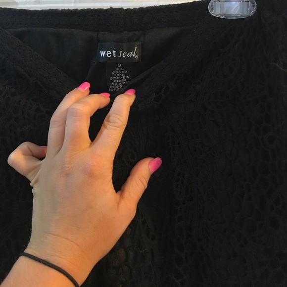 Black lace shorts - Picture 3 of 3