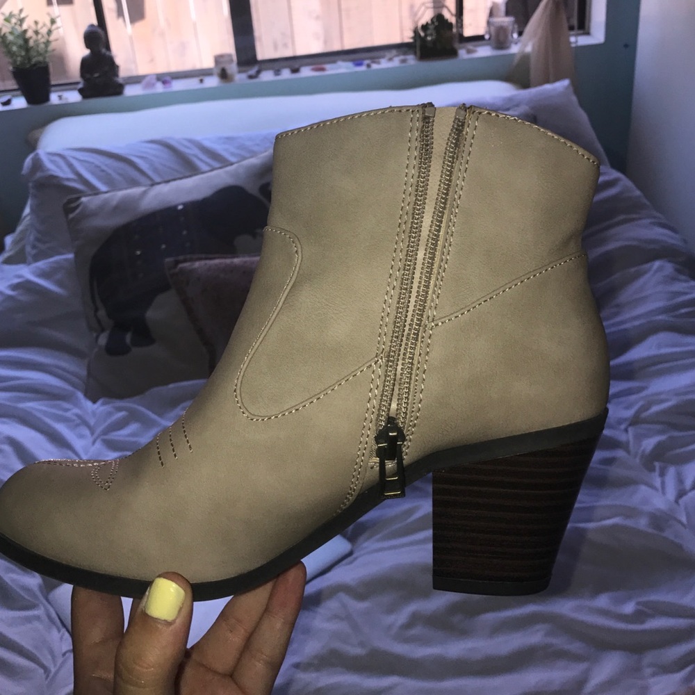 Booties - Picture 3 of 4