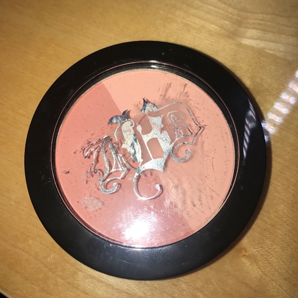 Kat Von D shade and light blush in Piaf and Poe - Picture 4 of 4