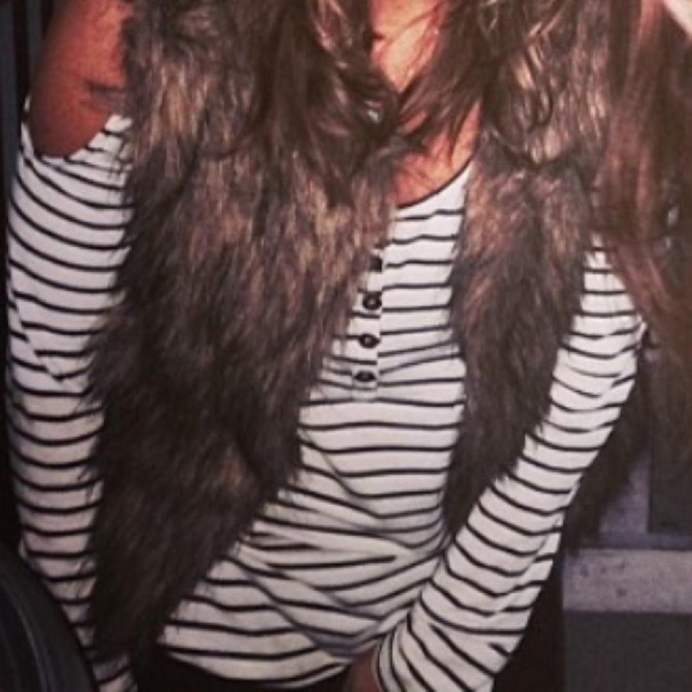 Black and white striped shirt w cutout shoulders