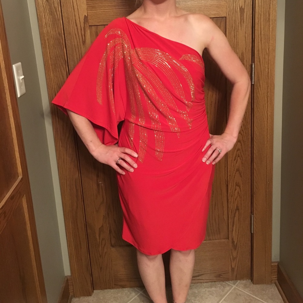 One-shoulder dress