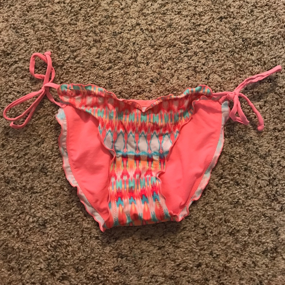 Ruffle bikini bottom