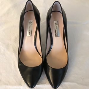 International Concepts Black Leather Pumps size 8W