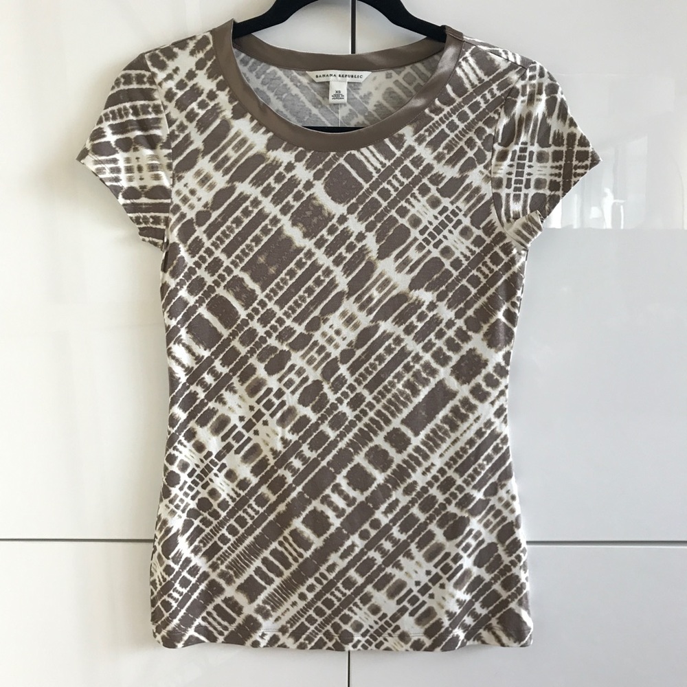 🆕 NWOT Banana Republic Piped Neckline Tee