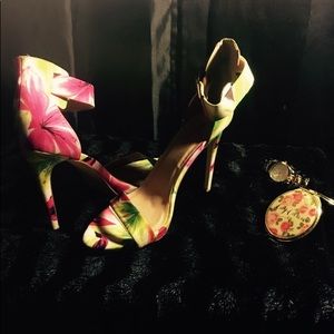Flirty floral print heels