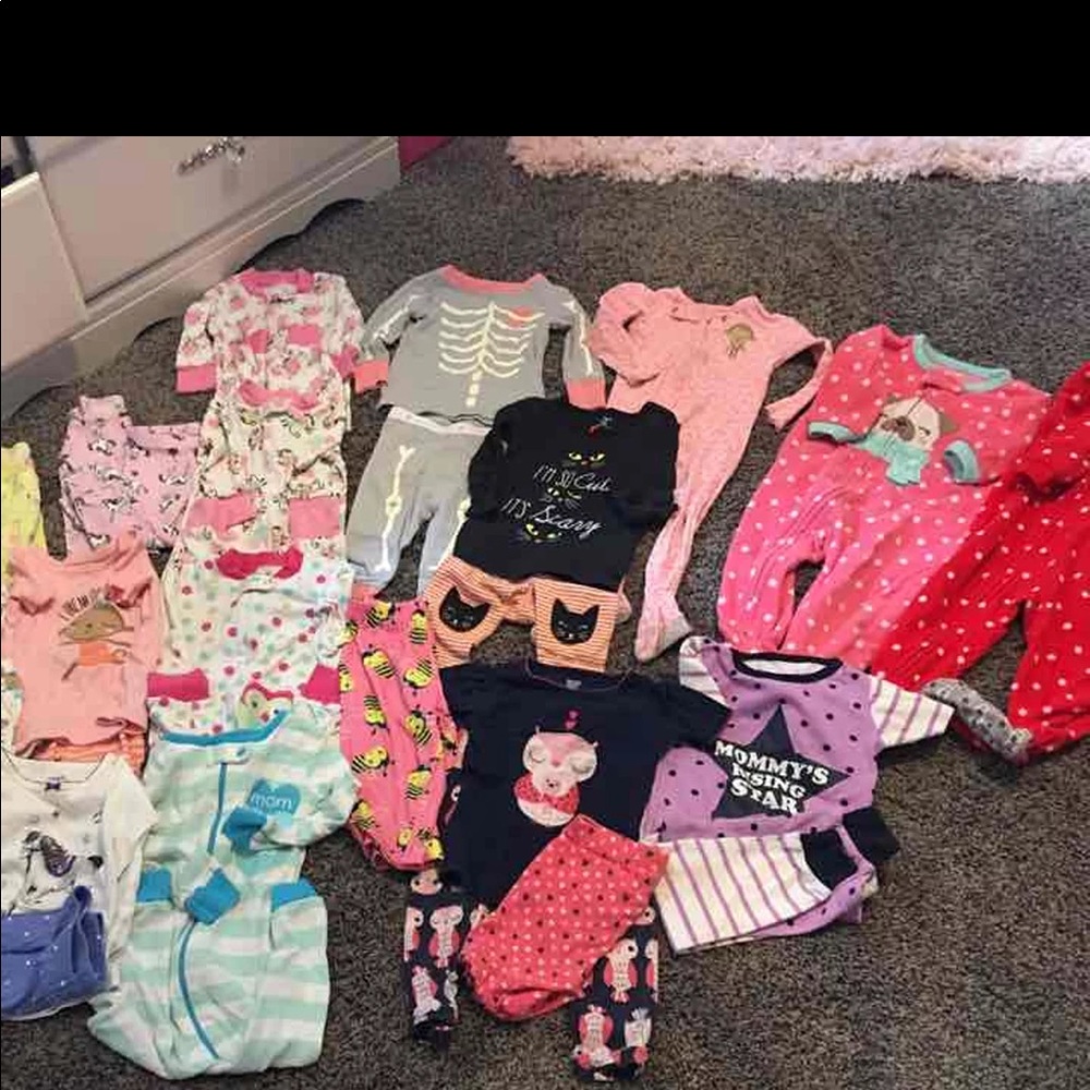 Lot of 👶🏻 baby girl 12 month lot of pajamas