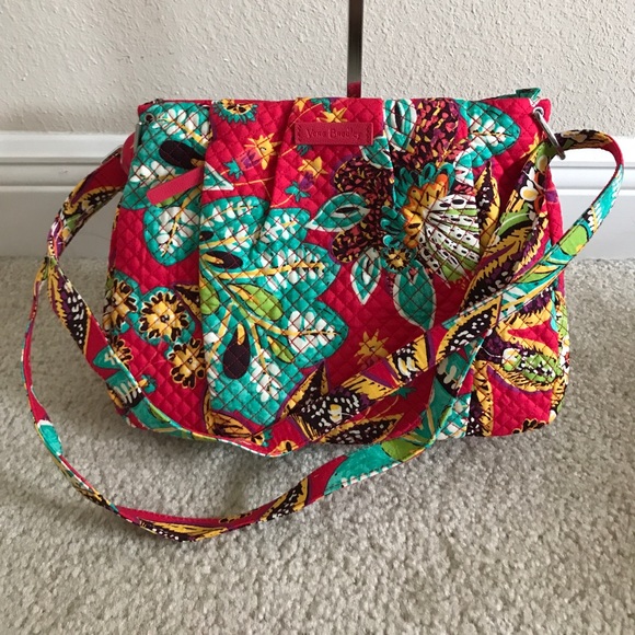 Vera Bradley Handbags - VeraBradley SignaturePrint Hadley CrossbodyHandbag