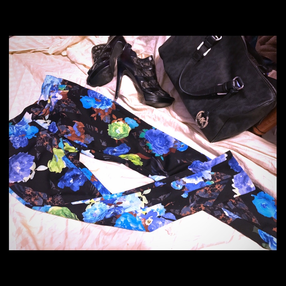 Blue floral fitted pants/leggings L