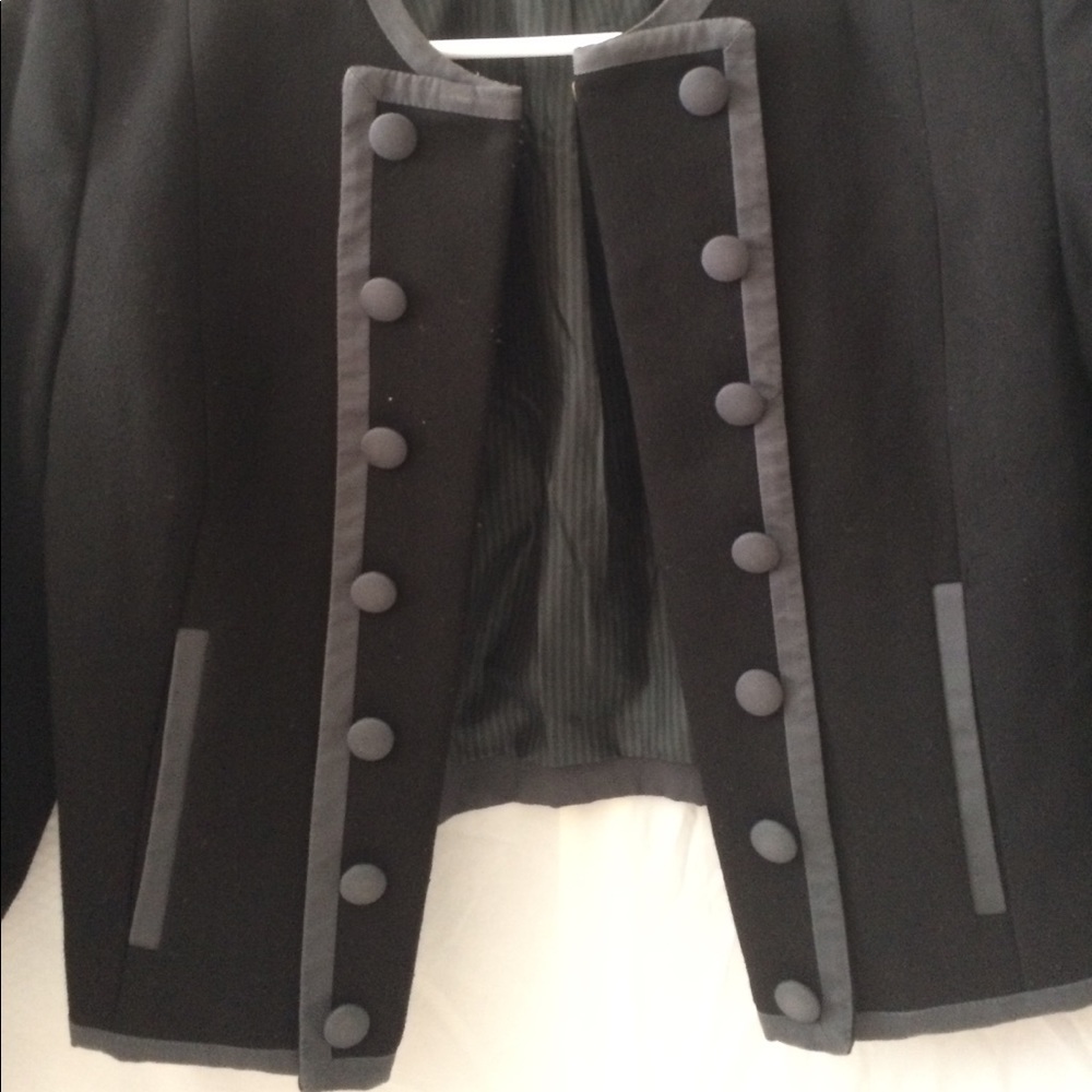 Cropped Jacket - Picture 2 of 3