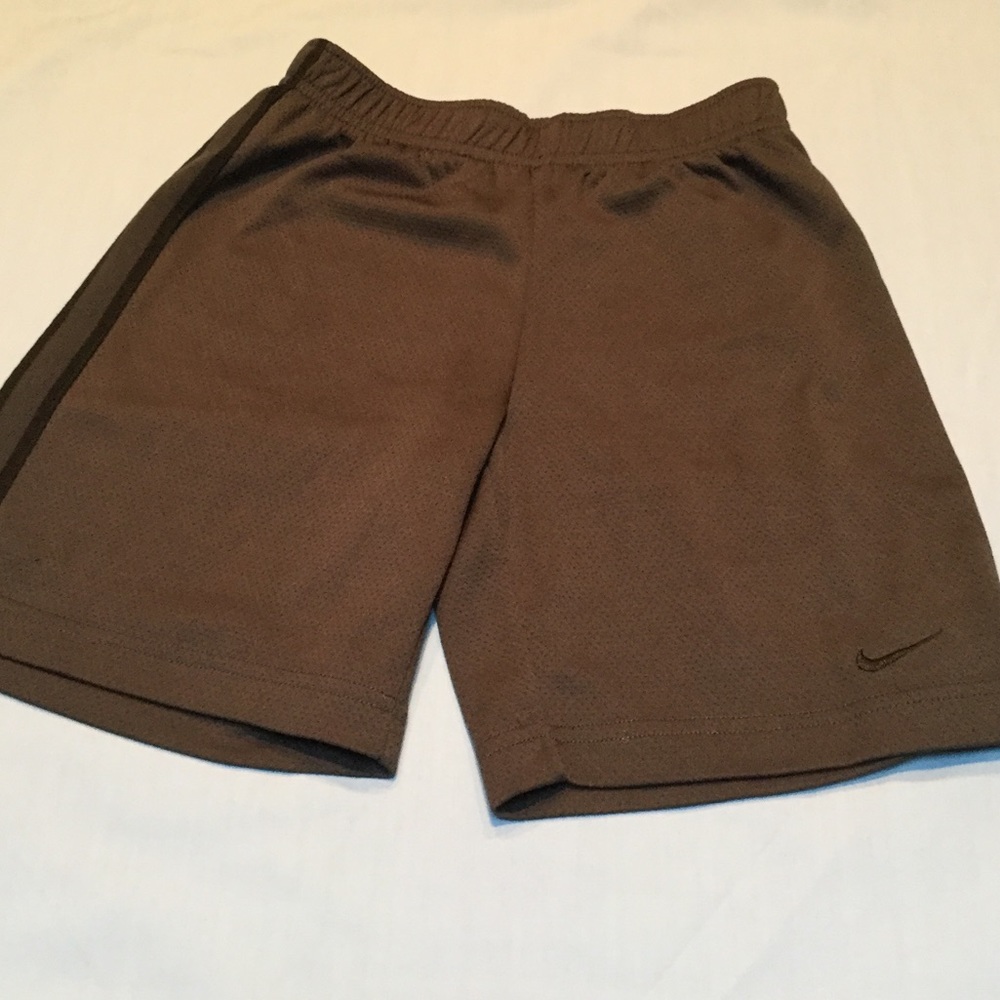 Boy' Nike elastic top shorts size 7