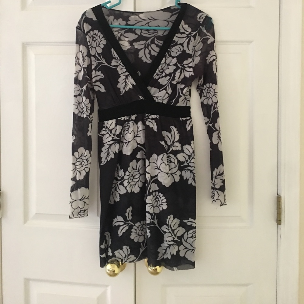 Stretchy sheer tunic - black and white floral