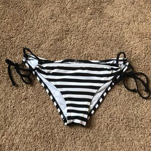 Textured Cheeky Bikini Bottoms