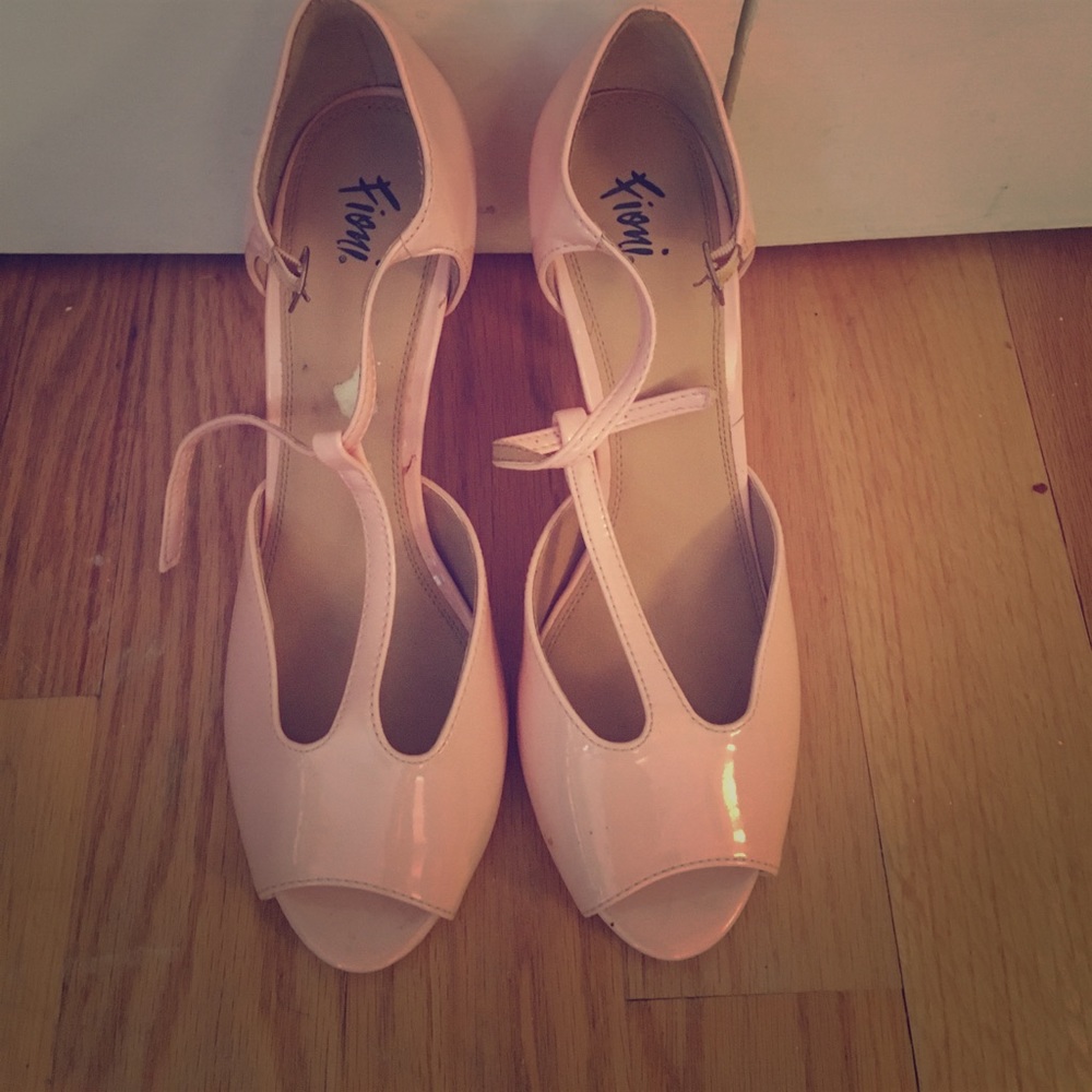 Fioni light pink heels