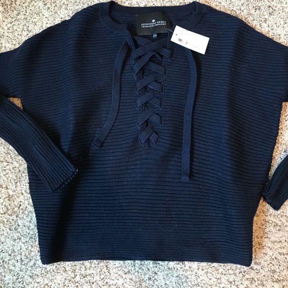 Ribbed sweater with lace up on the front - Picture 3 of 4