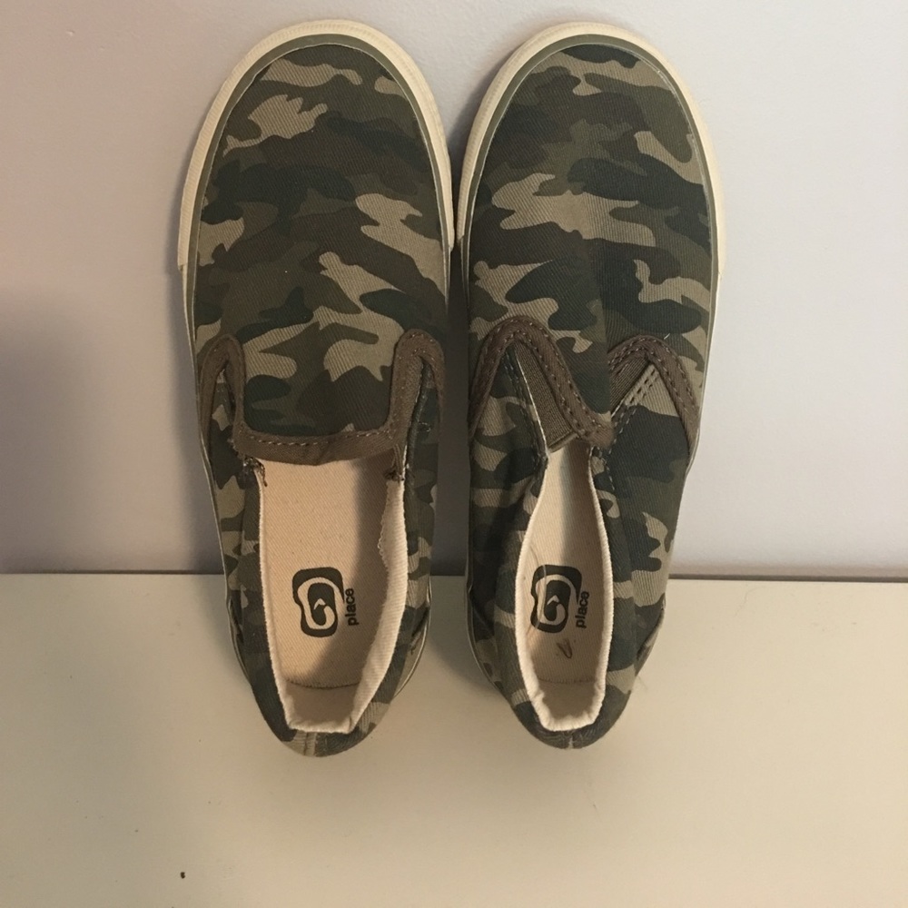 Toddler canvas slip on shoes. Smoke free home.