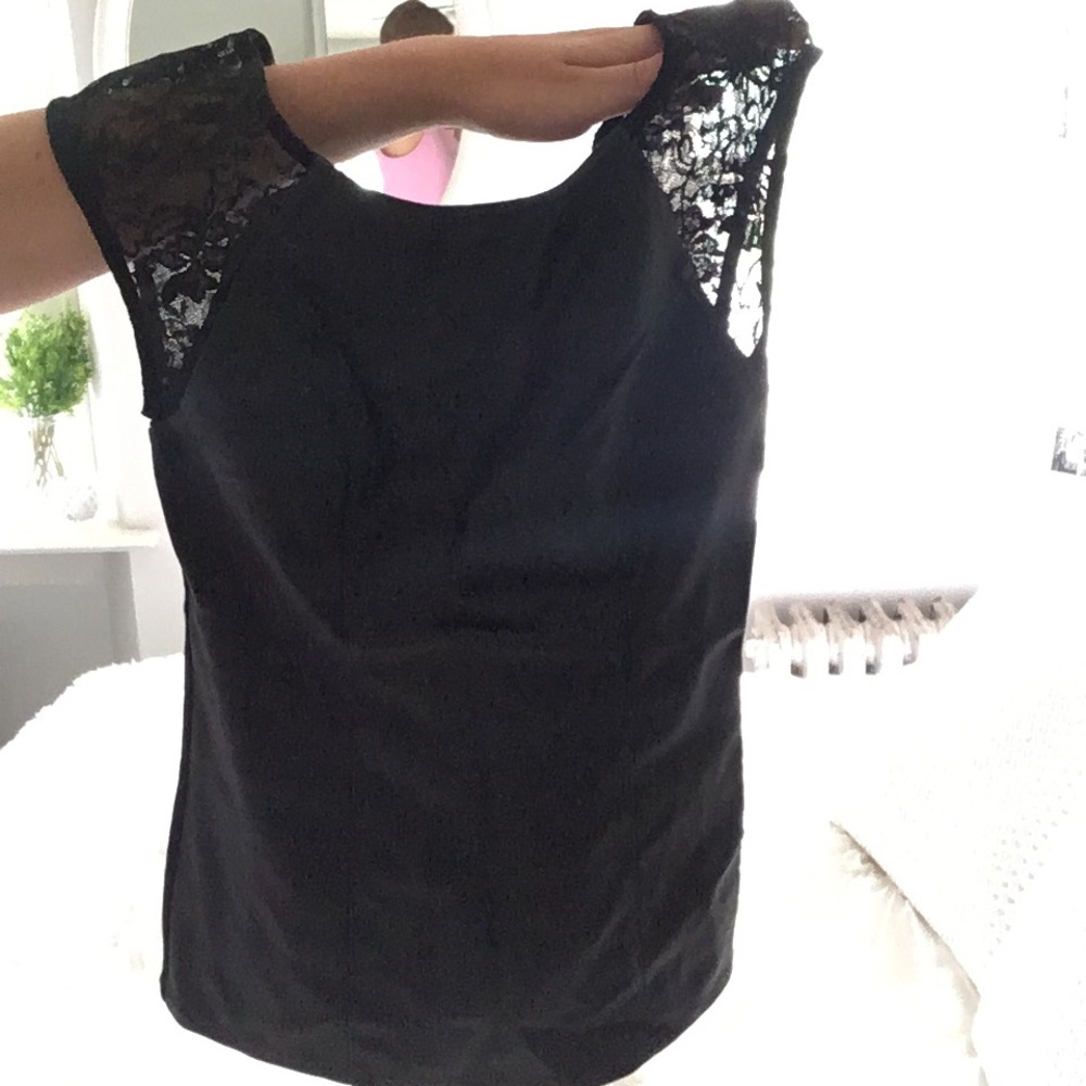 EXCELLENT DEAL! Express pleather top. XS