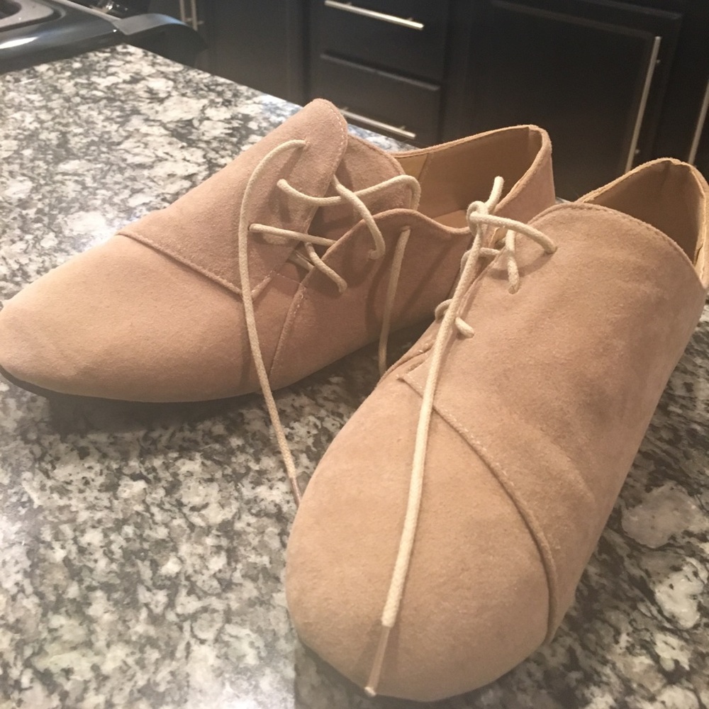 Tan lace up shoes