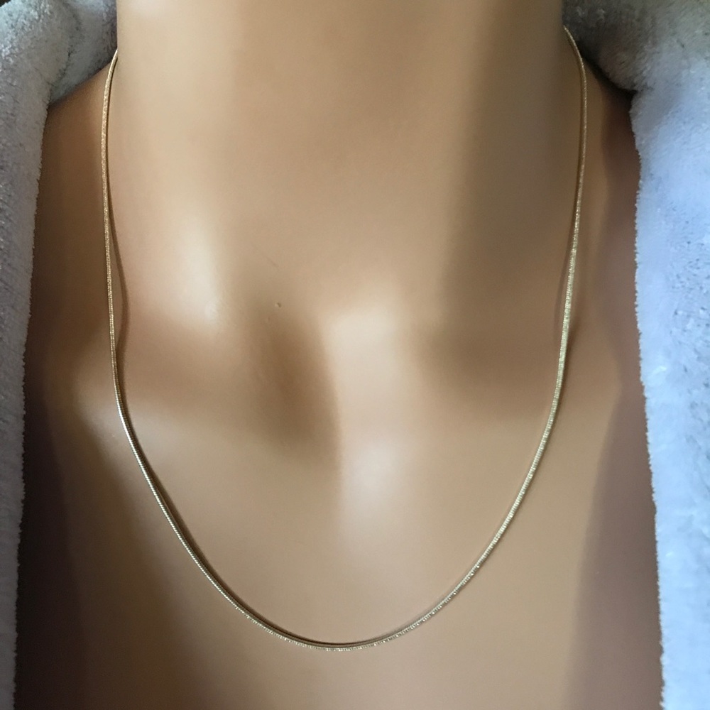 Just a plain silver chain.