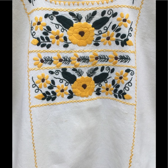 Mexican hand embroidered floral top - Picture 2 of 7