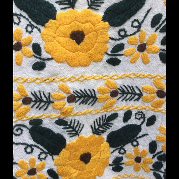 Mexican hand embroidered floral top - Picture 3 of 7