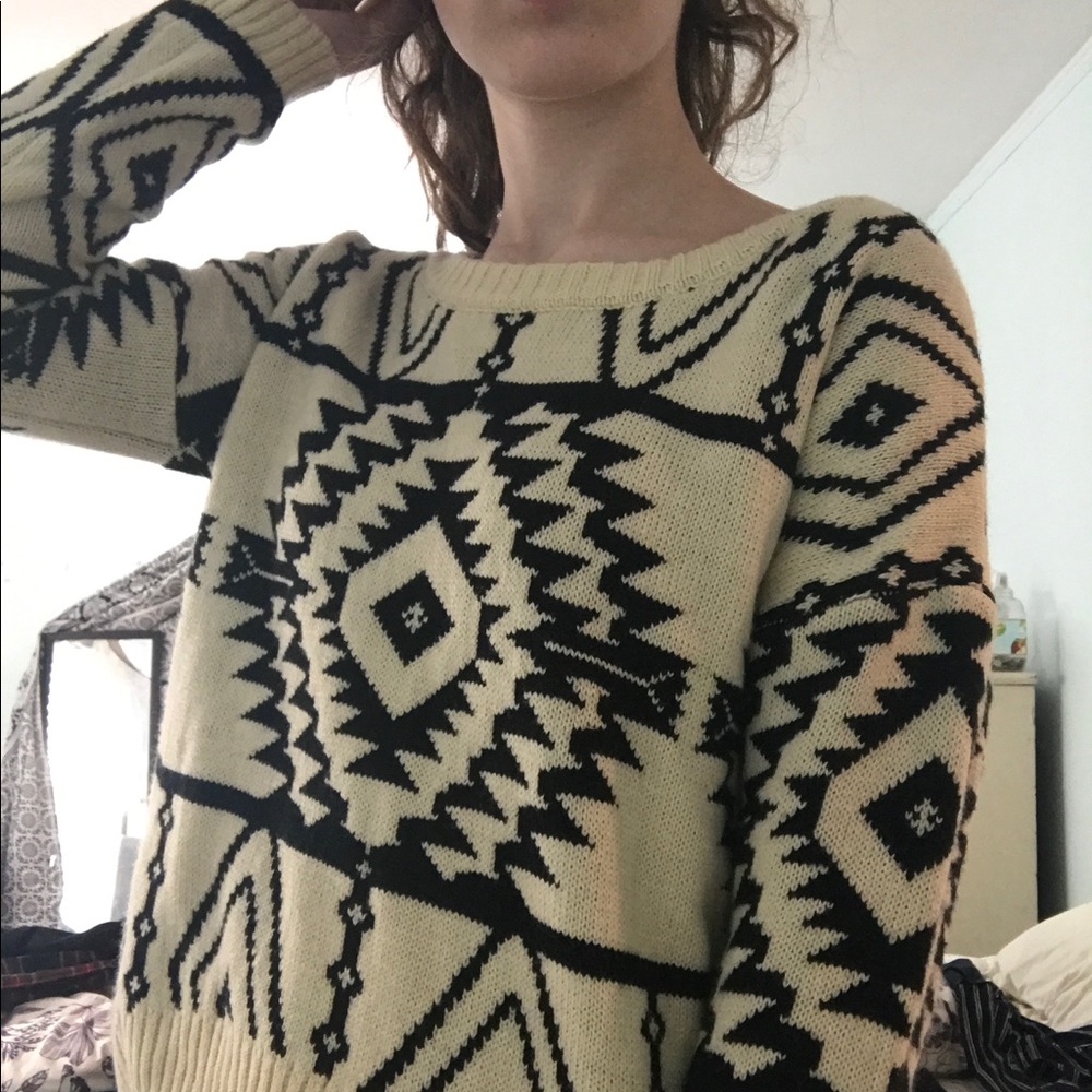 Tumblr Aztec white and black oversized sweater