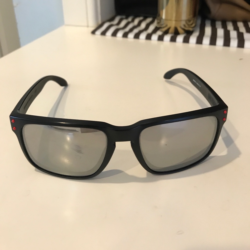 Mens Holbrook Oakleys, black and red