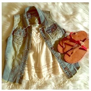 Maurices denim jeans vest distressed jacket sz M