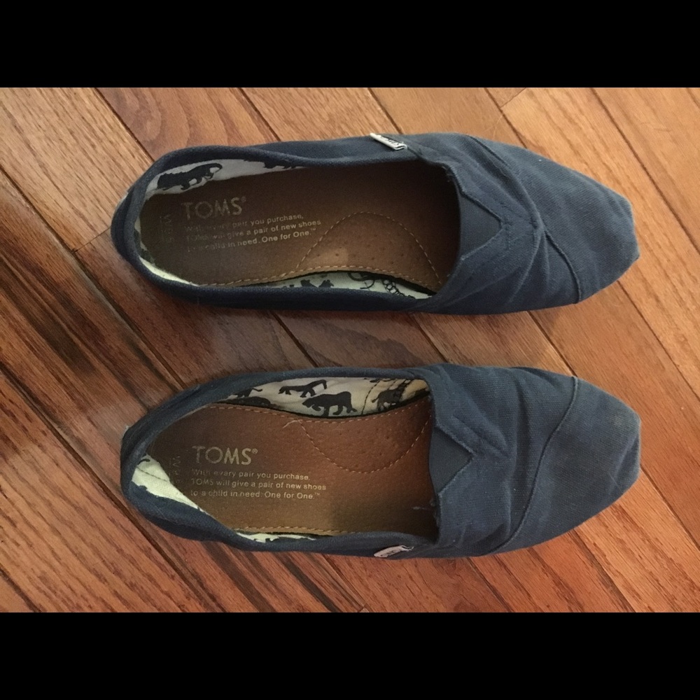 Navy classic toms size 9.5 women