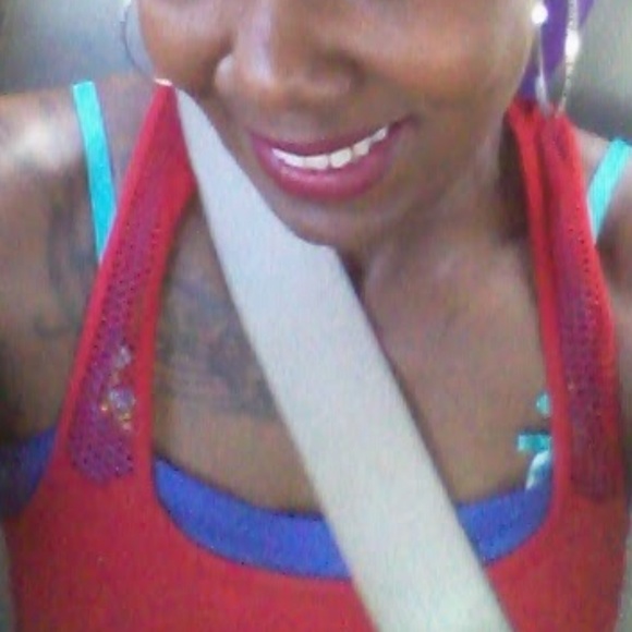 Red Top - Picture 2 of 5