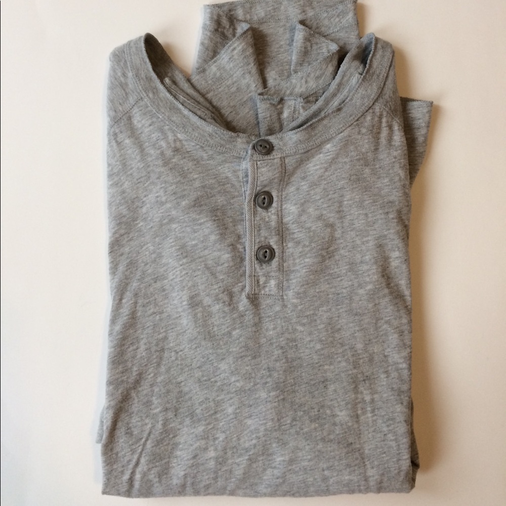 Men's GAP heather gray Henley t-shirt