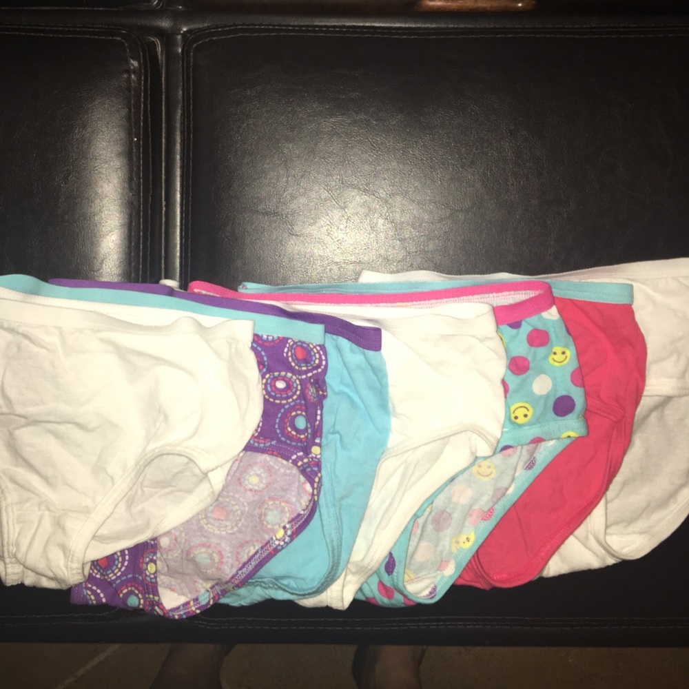 7 pair girls briefs Fruit of the Loom! NWOT! Sz 10