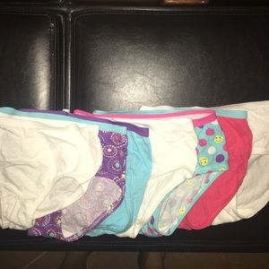 7 pair girls briefs Fruit of the Loom! NWOT! Sz 10