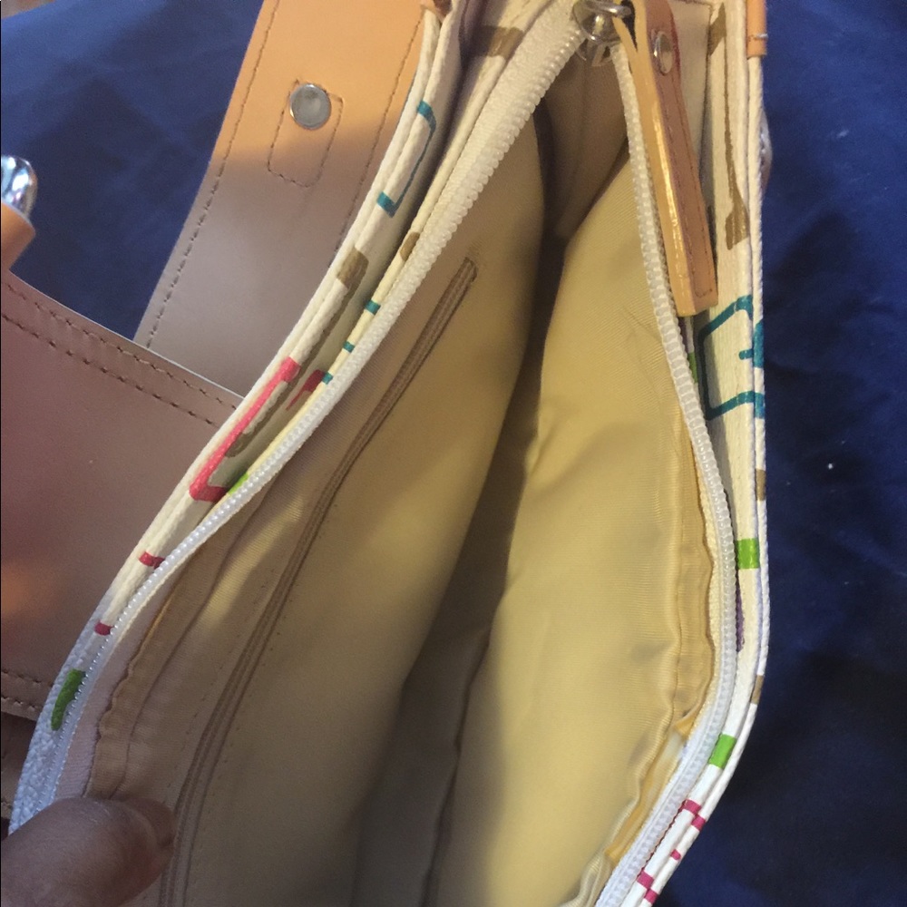 Guess Handbag - Picture 2 of 2
