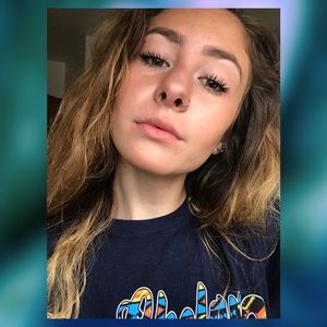 Meet your Posher, Chloe